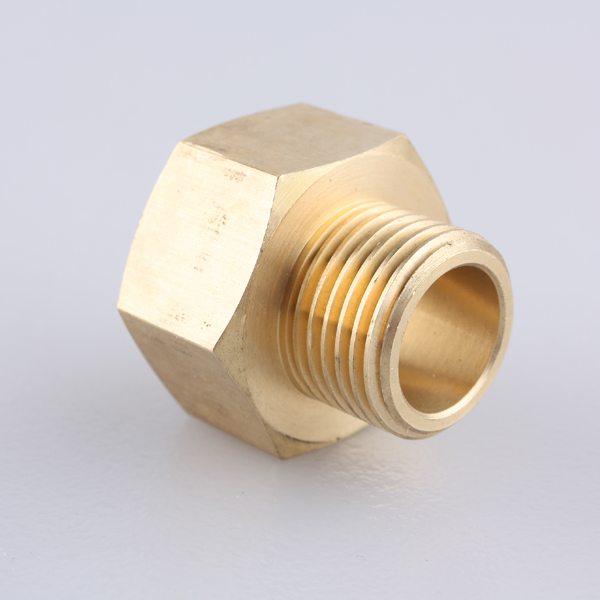 Messing gerade sitzende Frau