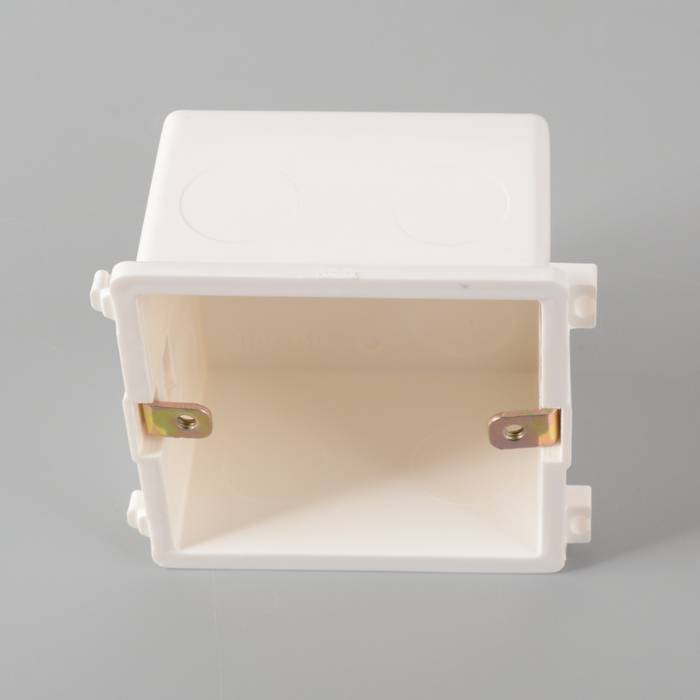 PVC-U-Leitungsanpassungen mit zwei Gangsboxen